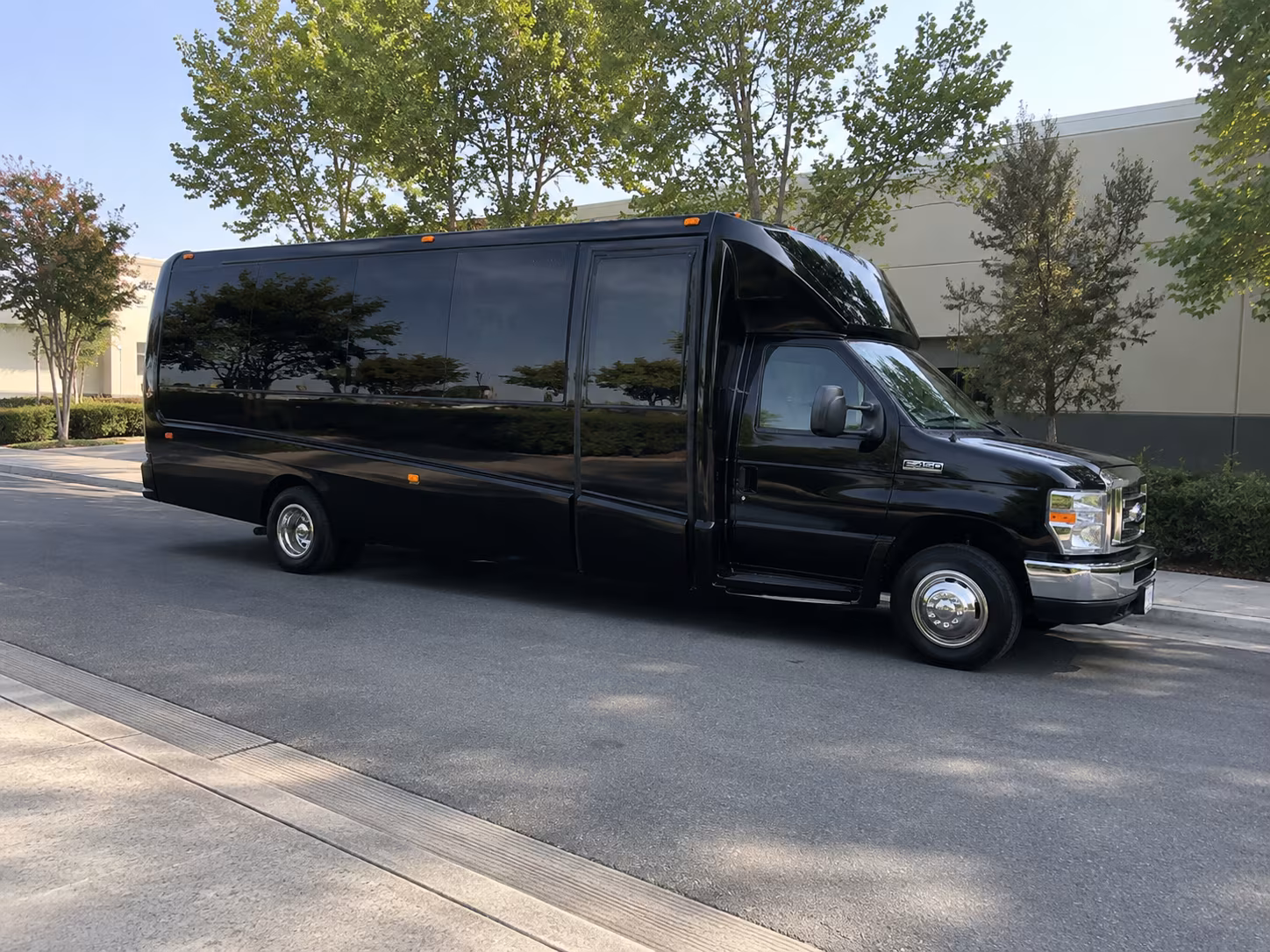 Honolulu Bachelor & Bachelorette Transportation