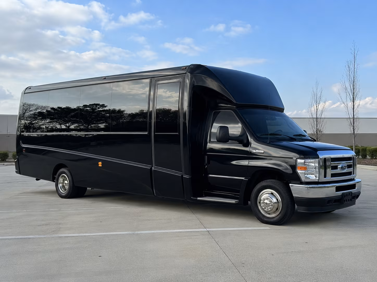 Honolulu Airport Shuttle & Transportation party bus exterior